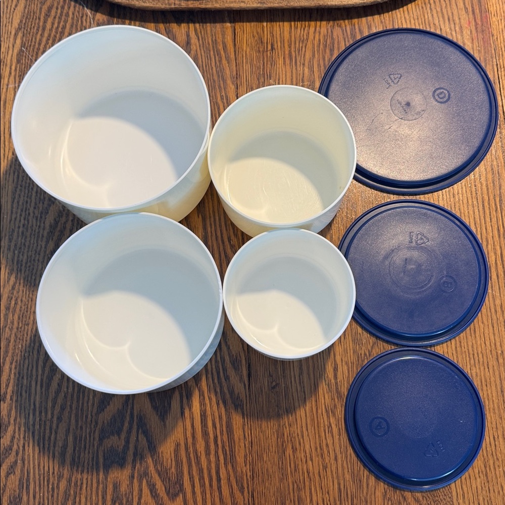 Vintage Tupperware One Touch Canister set - Picture 4 of 6